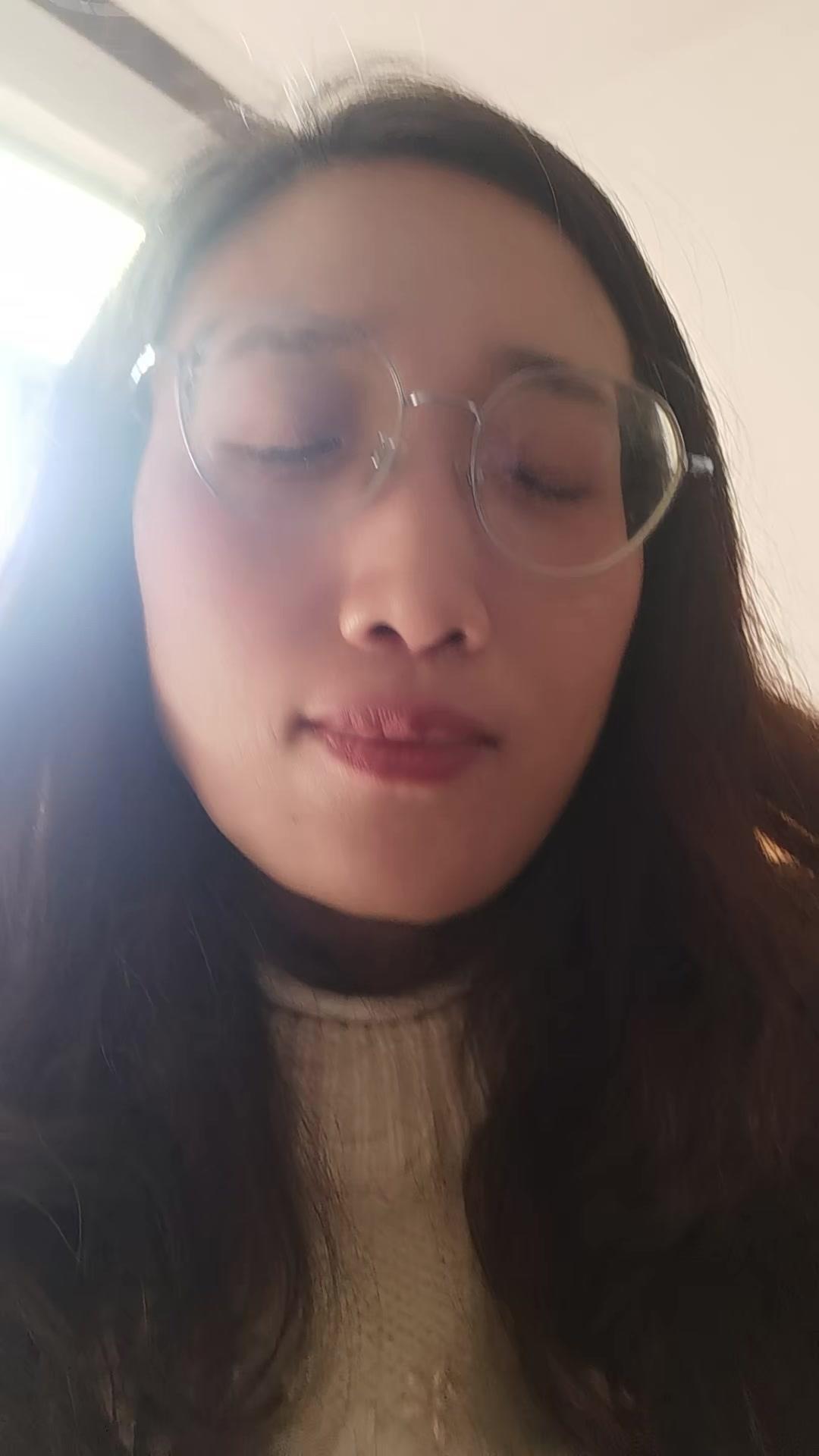 30年的毛衣有多耐穿？这件从中学穿到现在，堪称"跨时空时尚单品"。当初50块钱咬