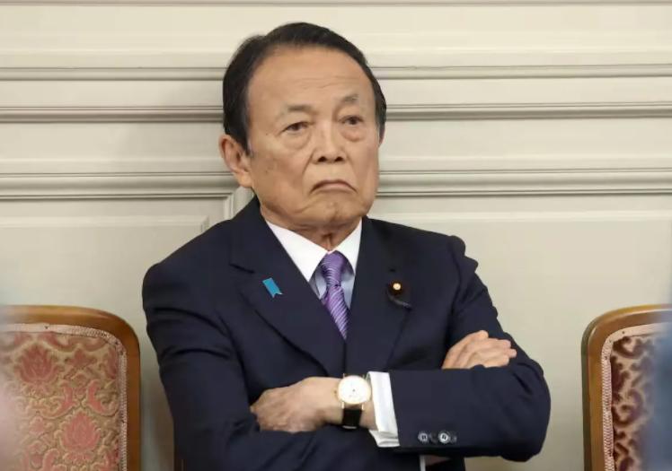 麻生太郎：我不信中国能一直反制强大的日本。
 
麻生太郎这番狂言，刚好撞上日本政