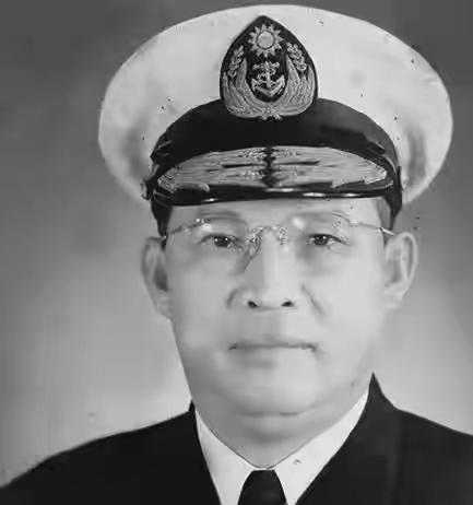 1949年张爱萍力荐林遵出任海军司令，刘伯承一句“那就不是人民海军了”，背后到底