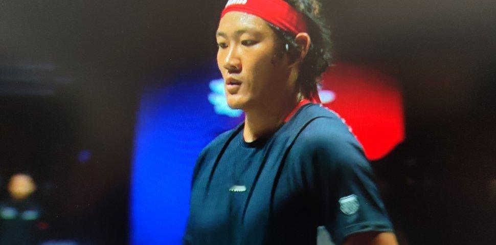 在深圳举办的世界网球洲际对抗赛最后一天的比赛，代表欧洲队的瓦舍罗对阵世界队的张之