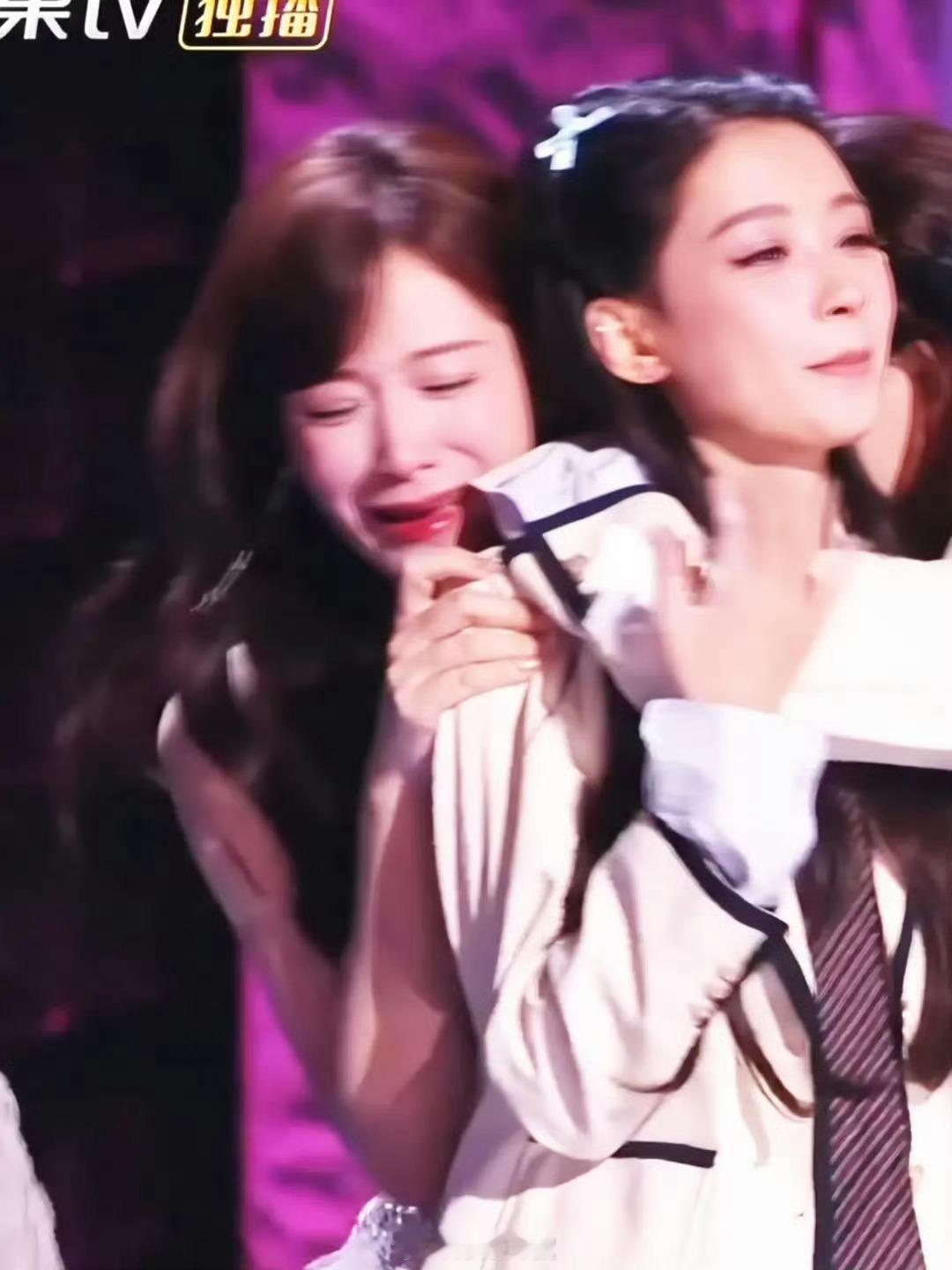 森碟是叶一茜萌粒版叶一茜哭起来跟森碟一模一样母女就这样共用一张脸🥺谁分得清是叶