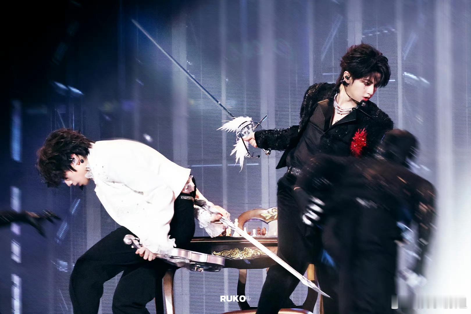 时代峰峻最快两千万双人舞台恭喜王橹杰穆祉丞刷新时代峰峻最快纪录🔥时代峰峻最快两