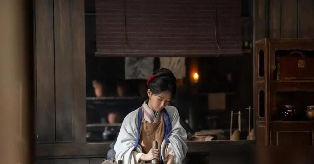 你敢信？刚把杨紫的非遗大剧挤走，这部刑侦喜剧居然被央视临时撤档！
上周刚官宣顶