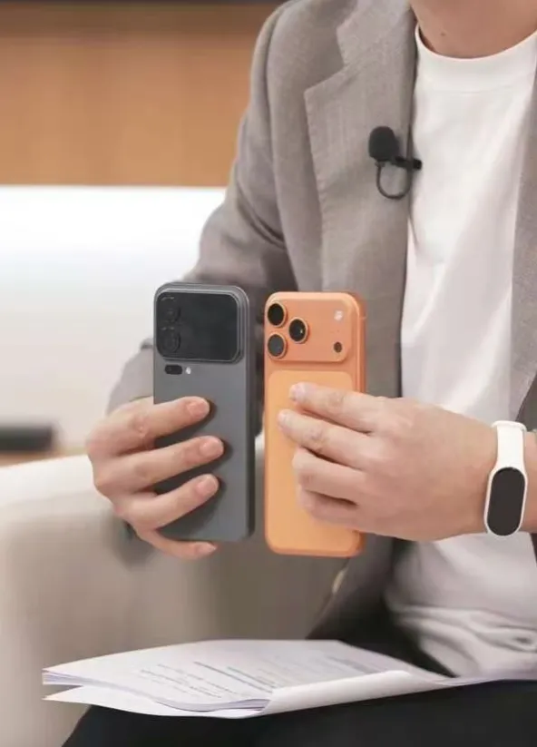 卢伟冰展示小米17和iPhone17对比，回应“改名原因”：