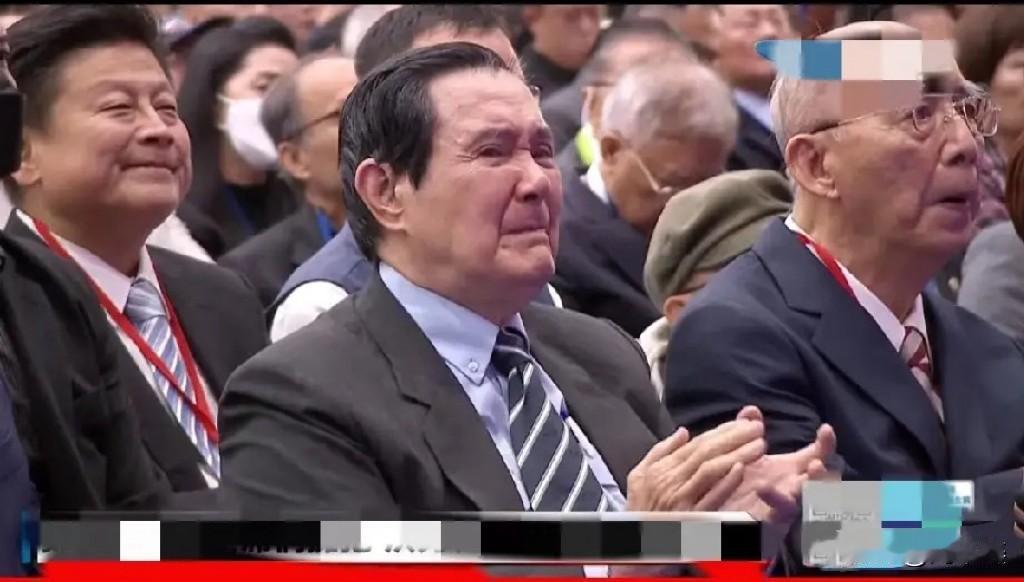 老马给郑丽文鼓掌👏！似乎并不高兴。
也许他放心不下，担忧这位“年轻”的党主席，