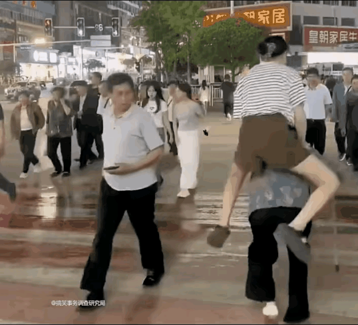 国内也开始玩起了搞笑视频