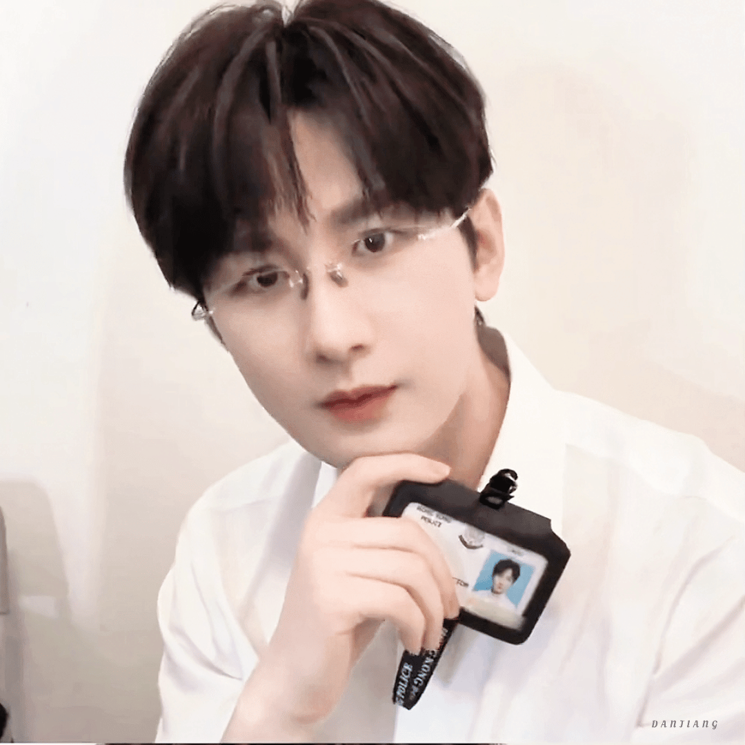 成毅狩谎cy成毅林彦廷成毅你是我义无反顾的倔强，也是我聚散离合的悲伤。成毅｜卢云
