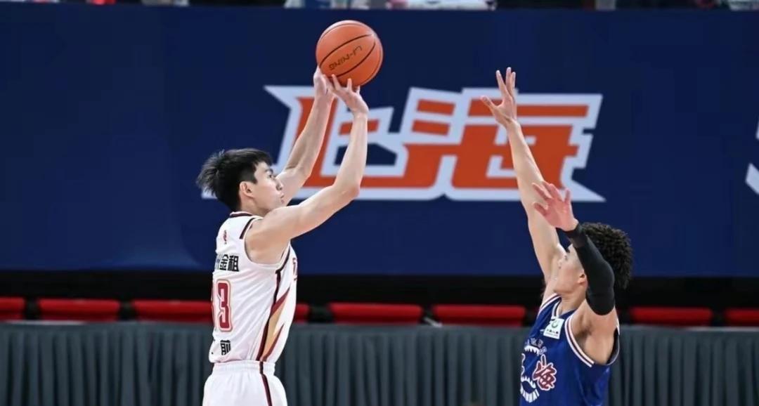 上海队比赛没结束都放弃了，想起了广东队杜峰指导的那句话：“20分算个P啊”。

