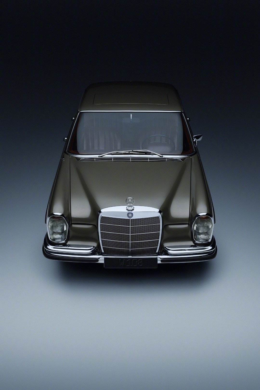 140年前卡尔·本茨拧下的那颗螺丝，不仅开启了汽车时代，更埋下了人类探索出行边界