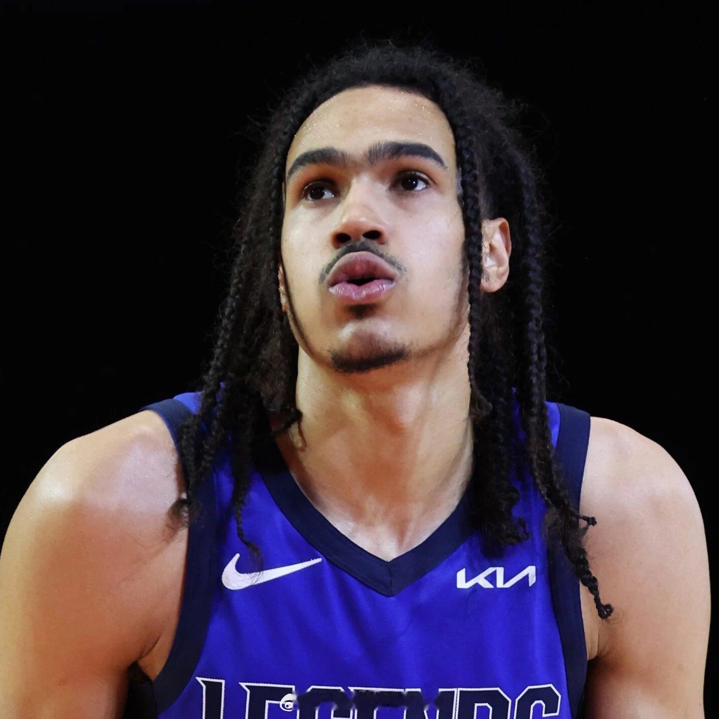 达拉斯传奇队（独行侠下属G联盟）的达拉诺·班顿已与快船签下一份10天短合同。本赛