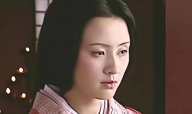 简单讲讲钩弋夫人这个作茧自缚的蠢女人！

其实不管男人还是女人，穷点、苦点其实都