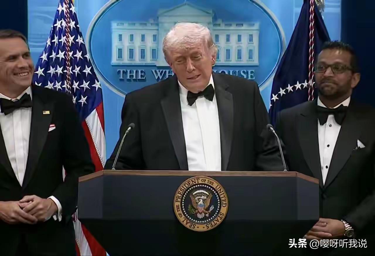 老特: 波斯猫，我马上要走了！

波斯猫: 走就走呗，谁也没拦着你啊！

老特: