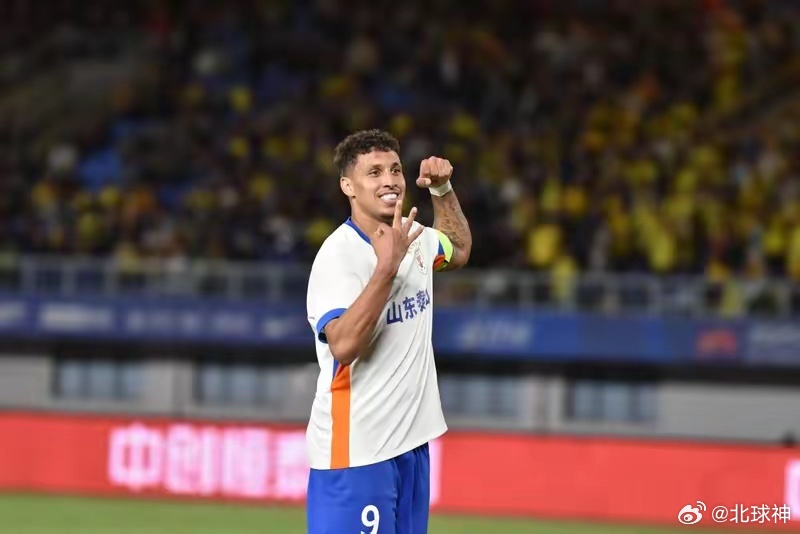 克雷桑即将迎来效力泰山队的第五年，好好表现争取一份大合同（4+1），在泰山‘终老