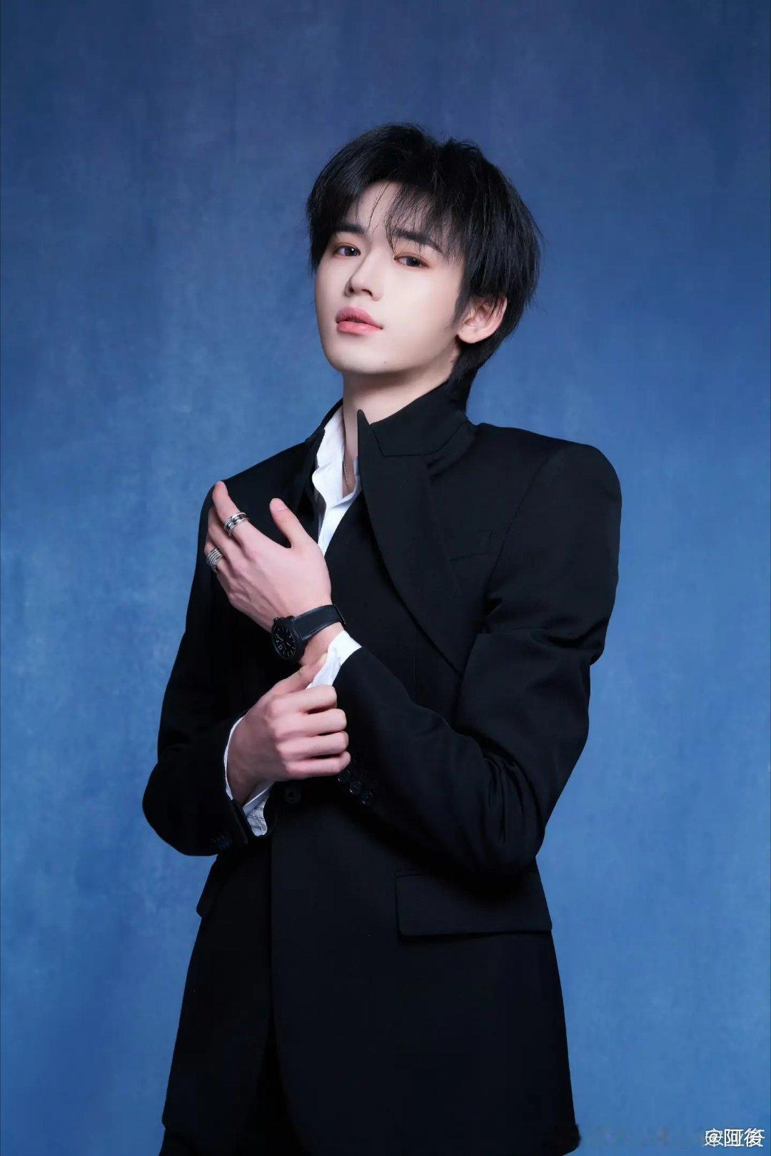 宋亚轩今天不是珍珠小子是帅气小子 今天是帅气轩哥