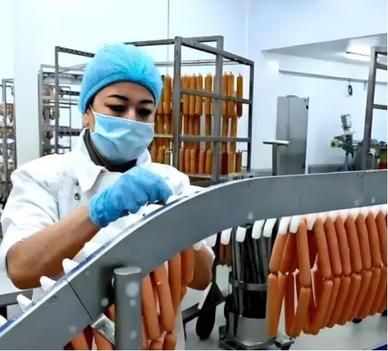 哈萨克斯坦与中国达成一致，赢麻了。
 
中国将从哈萨克斯坦进口猪肉，包括冷冻肉、