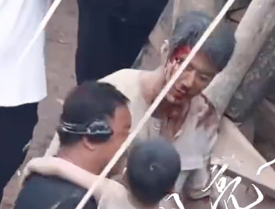 肖战你也有今天哈哈哈哈哈哈哈哈哈哈哈肖战索吻被拒，饶是肖战向小孩子索吻也没用