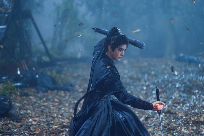 龚俊扛着音响就来了龚俊扛着音响闯江湖！《暗河传》苏暮雨打戏高燃来袭，行云流水招式