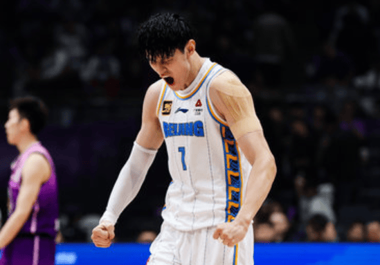 记者：曾凡博想要签长约，北京在7月份就已向他报价B类合同