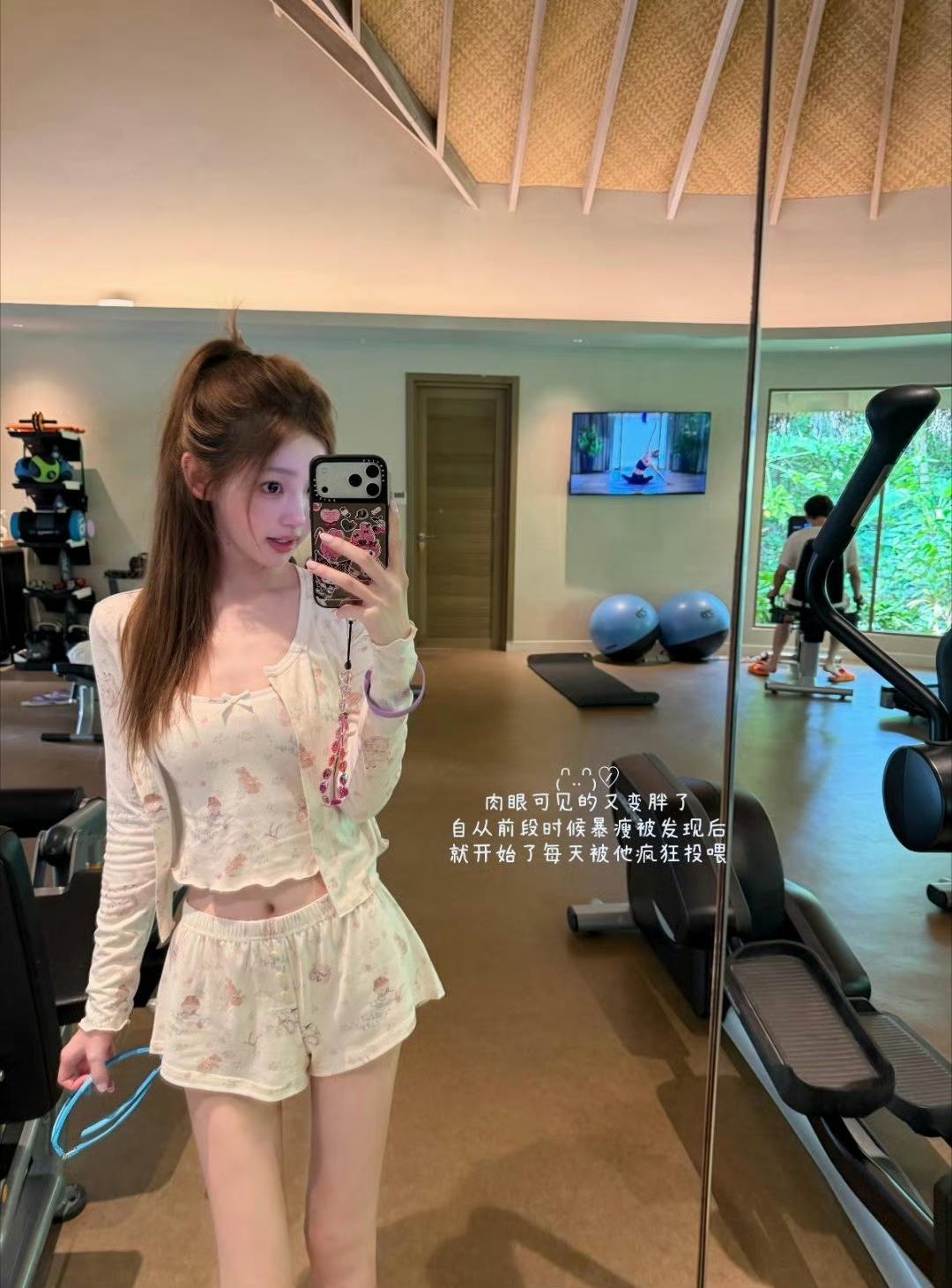 懒懒为男友王思聪庆生，她对王思聪的爱称是“小猫”。网友受不了了，喊38岁的老男人