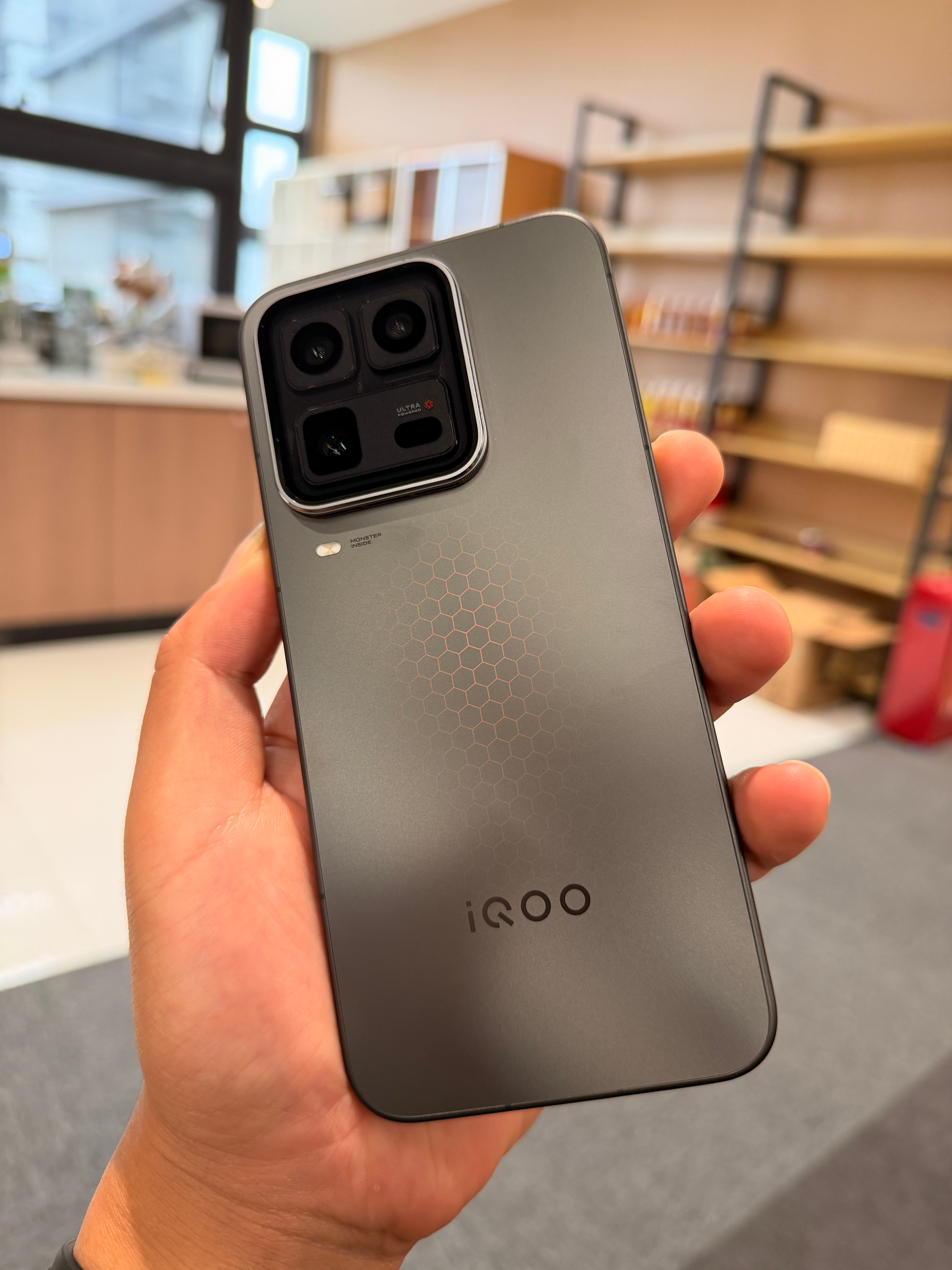 iQOO Ultra有两个散热口 你们知道另外一个在哪里吗？