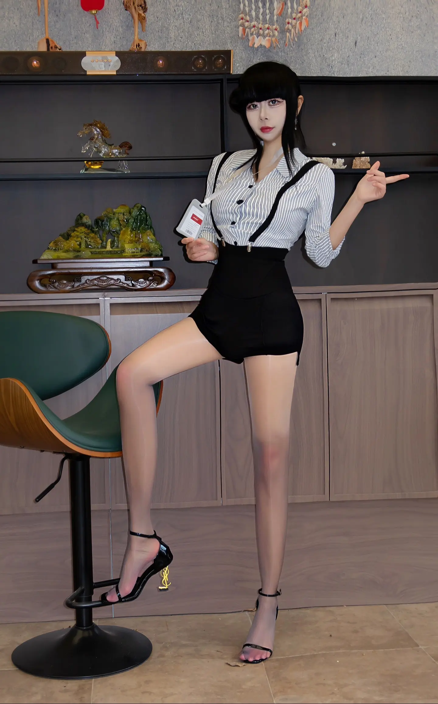 如果全世界都指责你 那姐姐蹲下来抱抱你