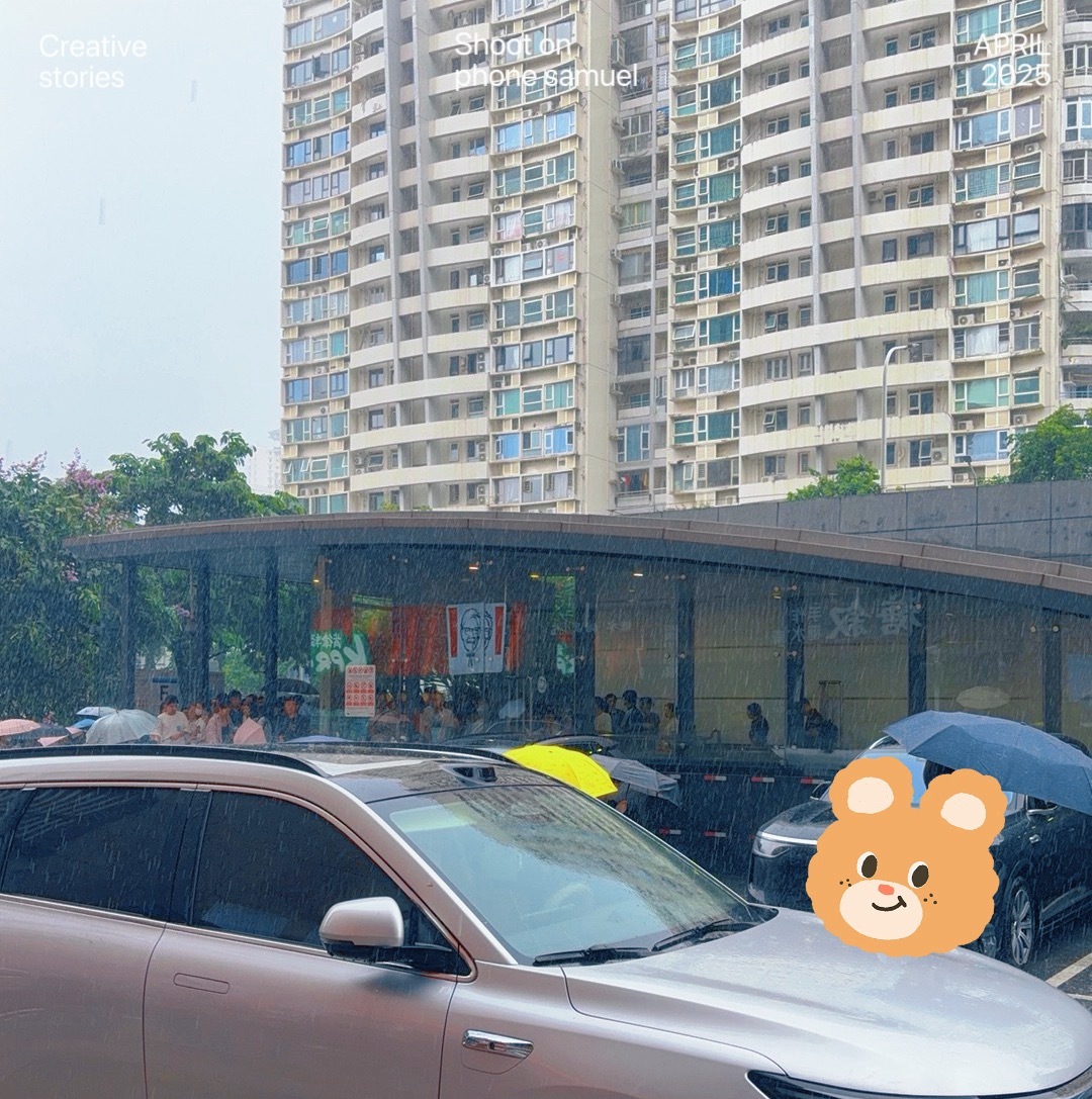 今天又下雨了不然可以去麦当劳取早餐现在只能随便买个饼吃吃～ 