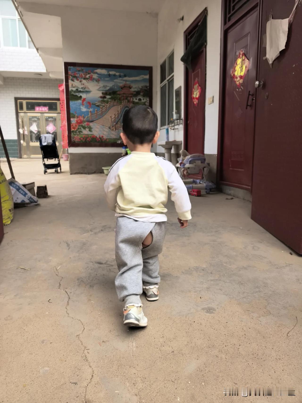 昨天是农历八月初二，许昌老家的习俗，都兴回娘家走八月十五亲戚。

东邻居来了亲戚