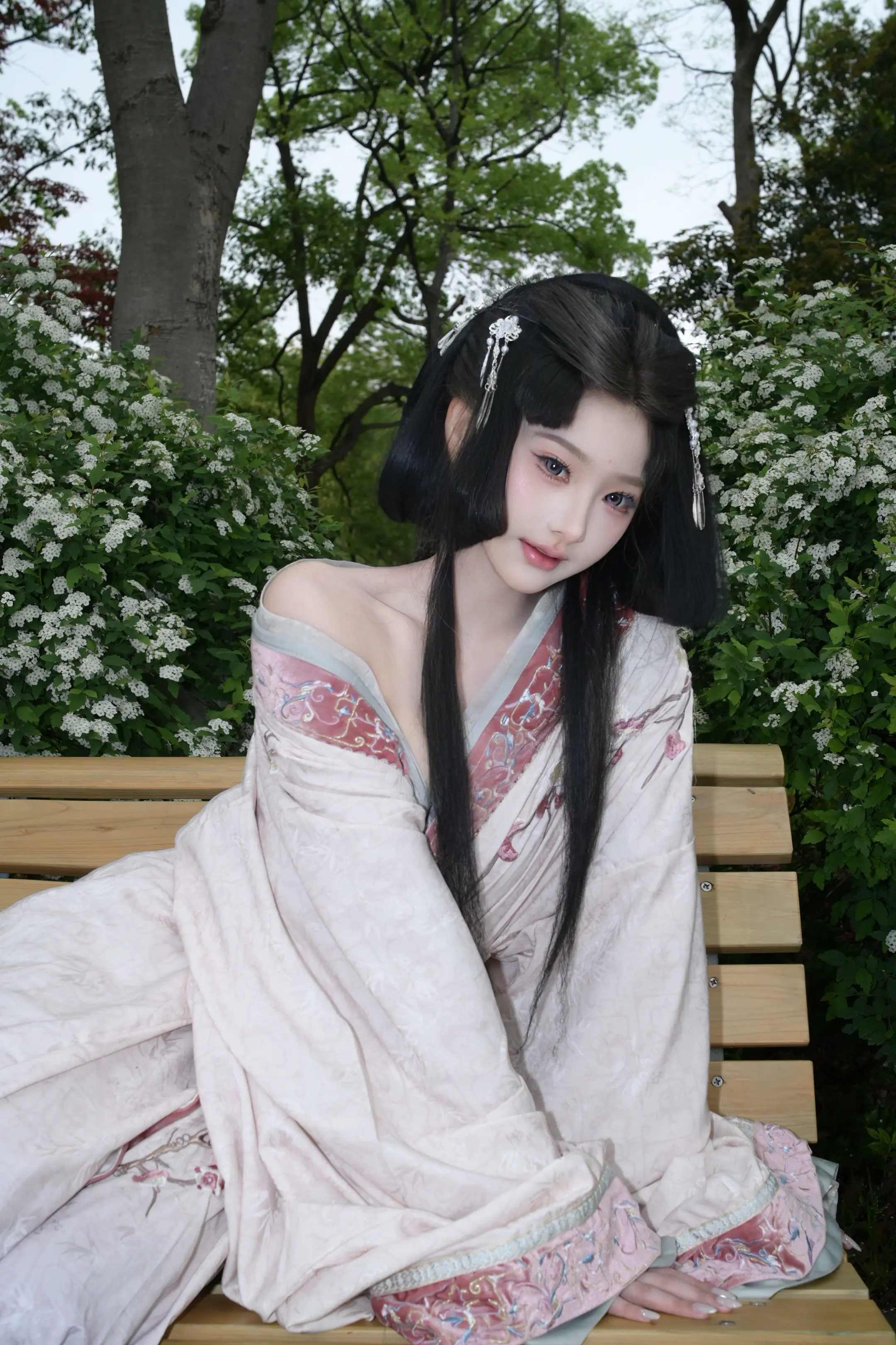世人惧我妖狐身，无人怜我痴情人。