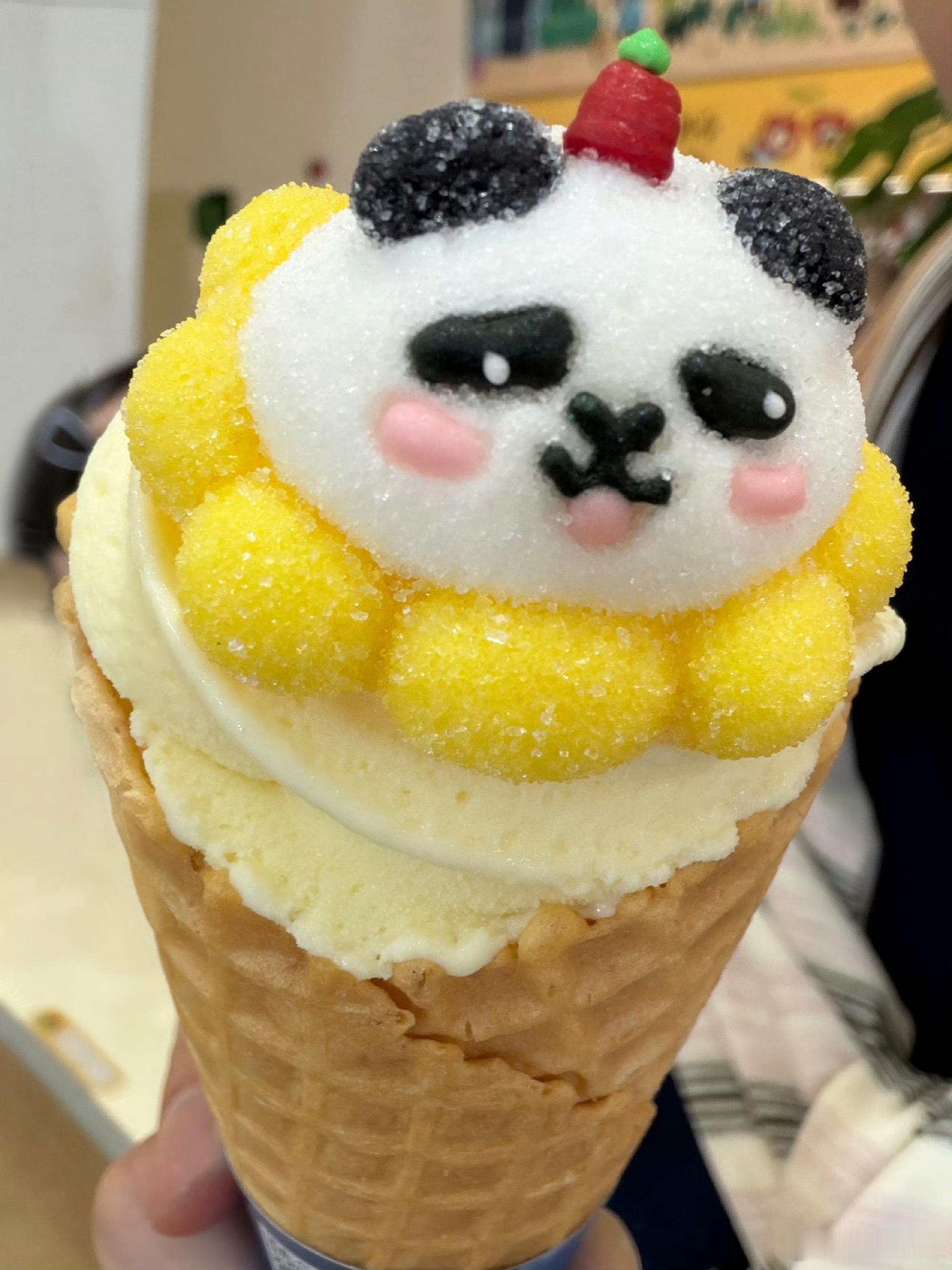 龚俊晒熊猫雪糕《地球超新鲜》龚俊来成都那必须给大家露一手这个熊猫雪糕🍦 好可爱