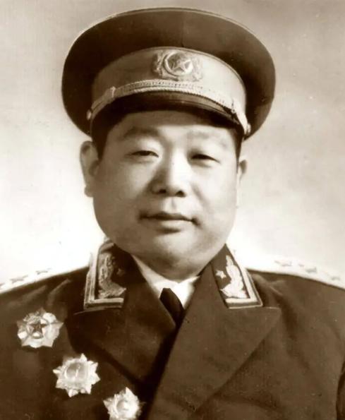 1950年4月25日，毛主席亲自签下调令，把正在重庆担任市委第一书记、市长的陈锡
