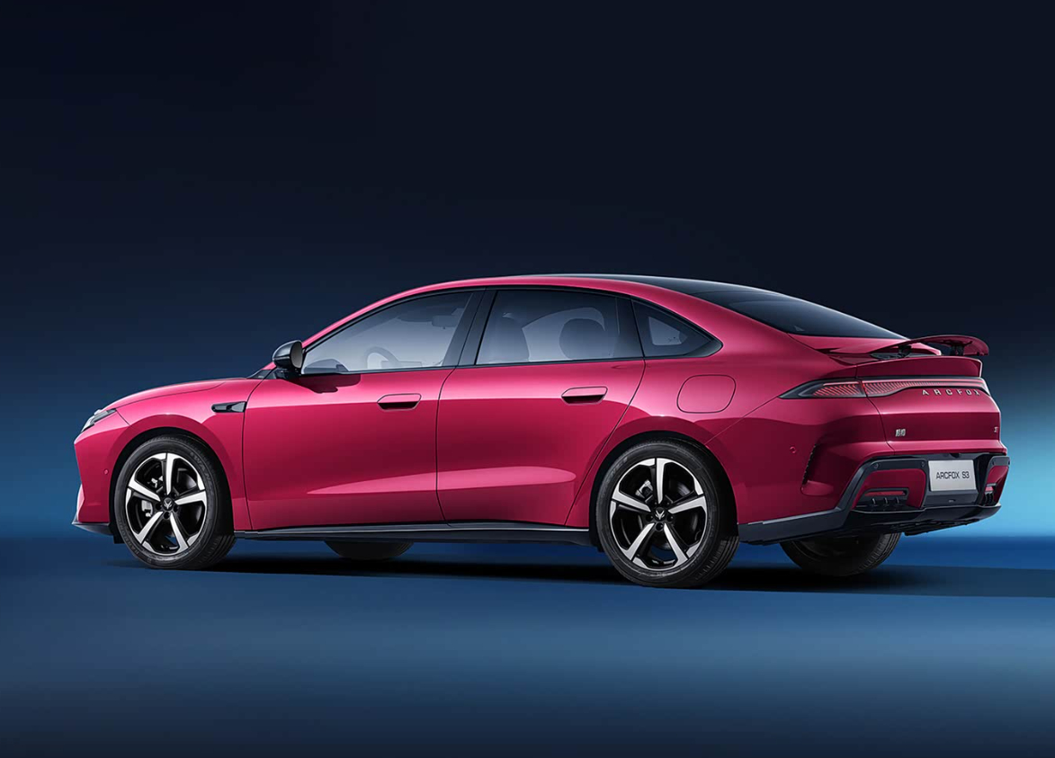 2026北京车展 新车抢先看——极狐S3将于北京车展预售 。这款车定位一台中型车