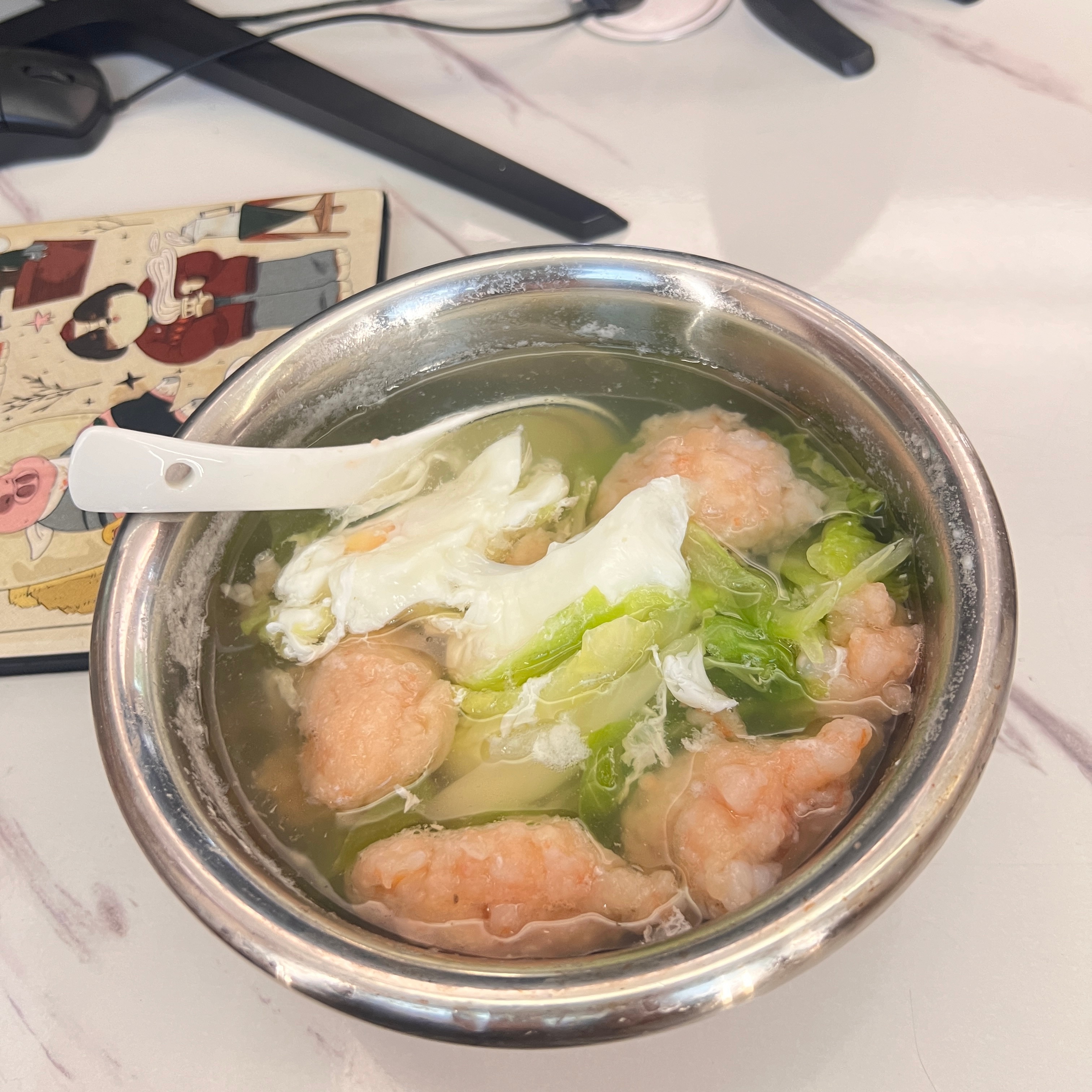 晚饭（椰子水包菜虾滑鸡蛋汤甜甜的[彩虹屁] ​​​