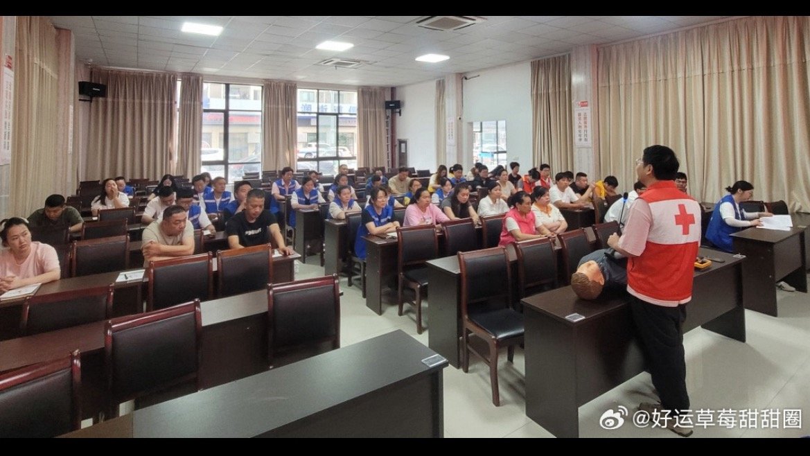 台州安全培训让网格员和学生都卷起来了筑牢安全防线，普及急救技能！近日，海润街道联