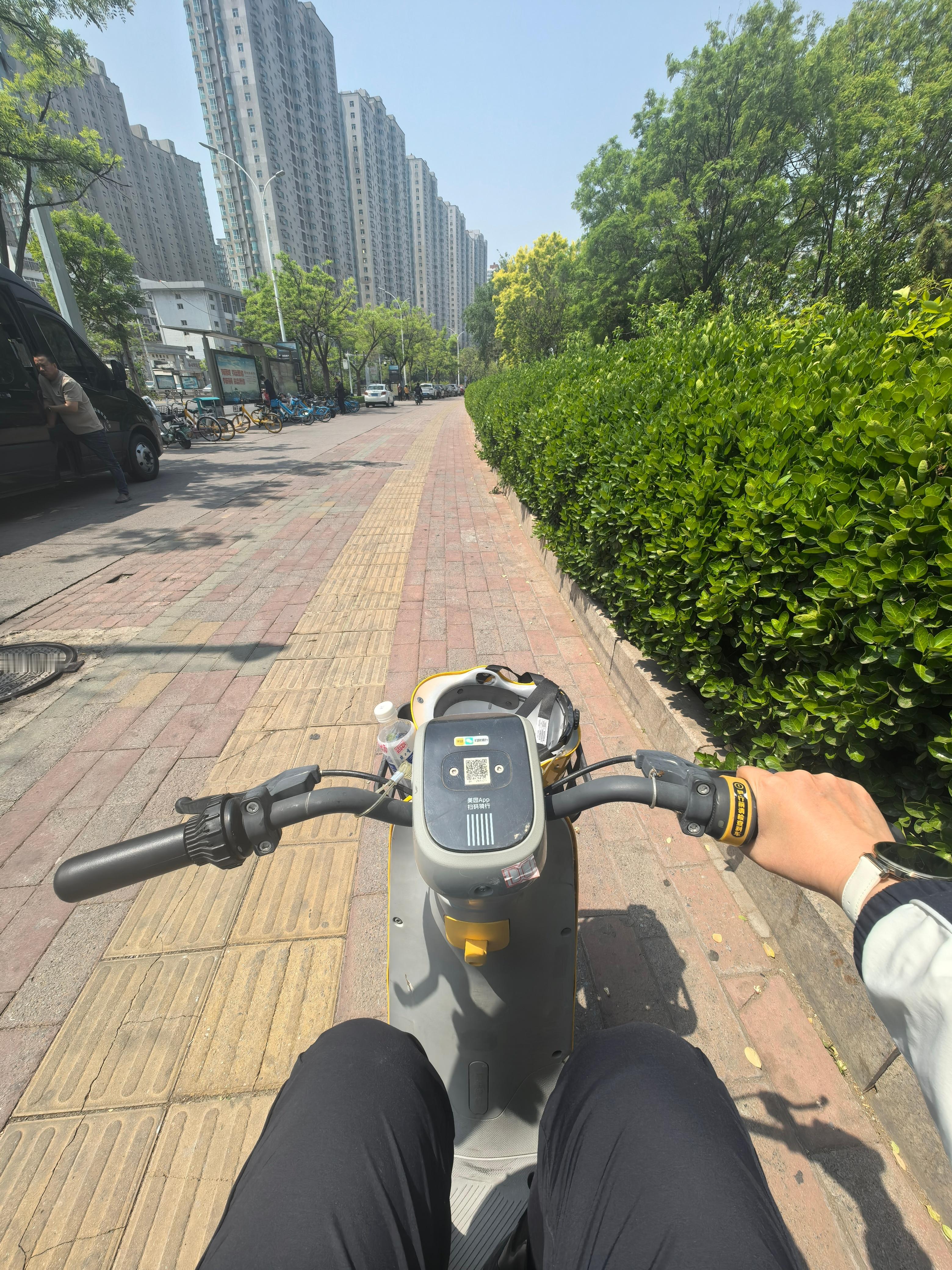虽然我不确定直觉告诉我这边就是家的方向嘿嘿嘿🛵🛵共享小摩托get✓✌🏻  