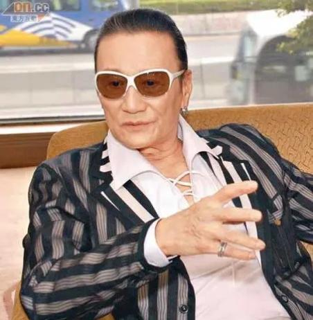 谢贤，这位在2022年凭借《杀出个黄昏》以85岁高龄夺得金像奖男主角的他，这位史
