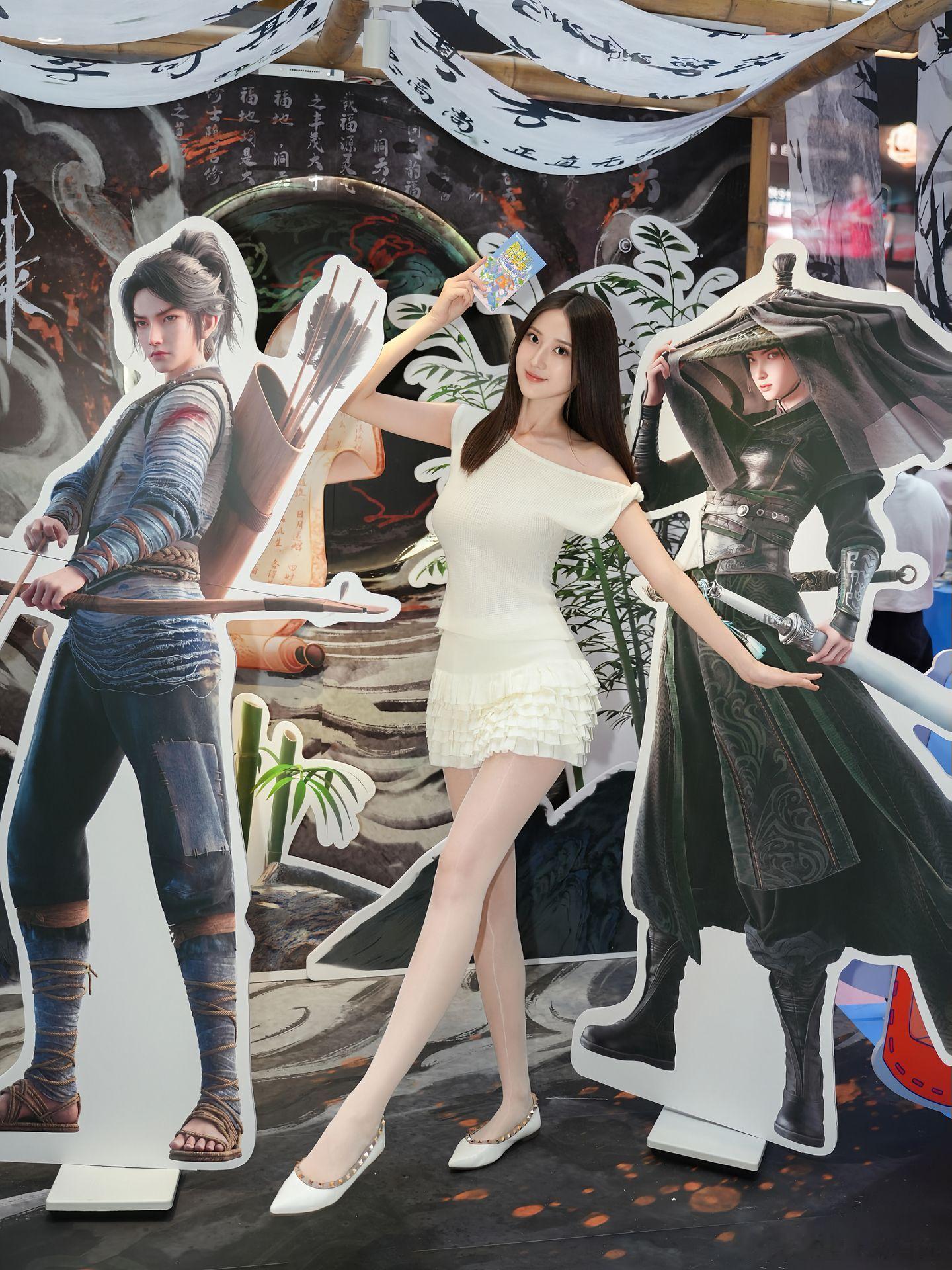 美女驻扎地[超话] 展会美女精彩人像[超话] ​​​