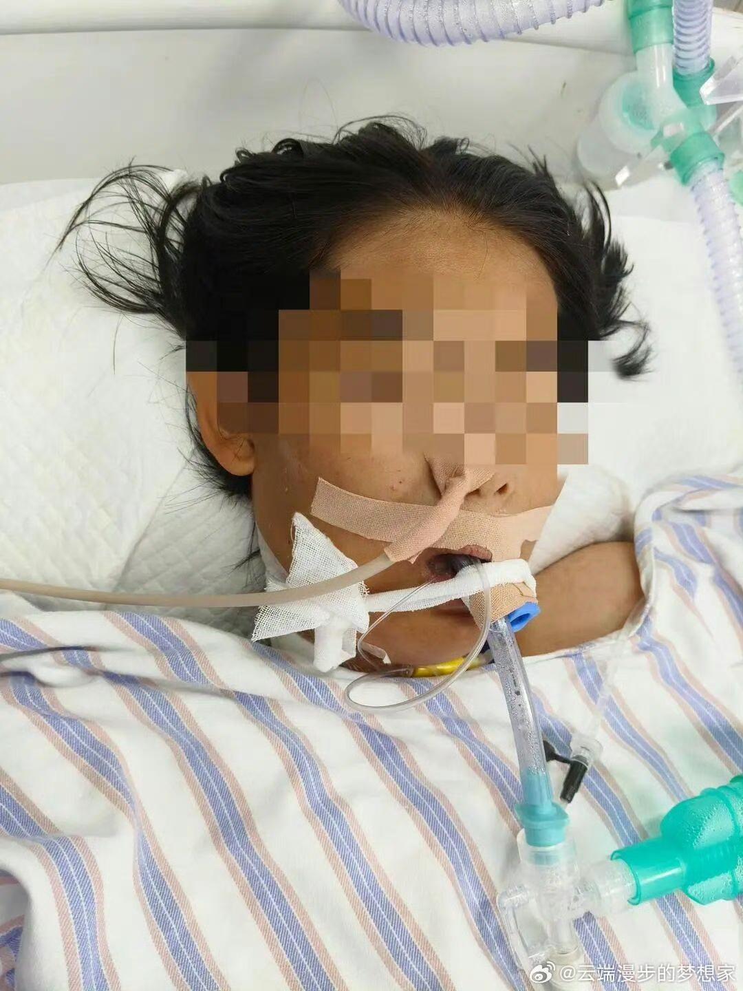 毫无人性可言！少女遭体罚死前求助信被老师拦截！

14岁的她在拓展营被打得吐了、