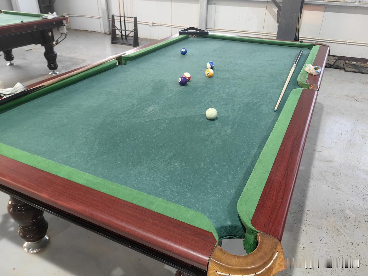 公司报名比赛活动，每年奖品都很多，可我从没报过名，今年破天荒的，我竟然报了个台球