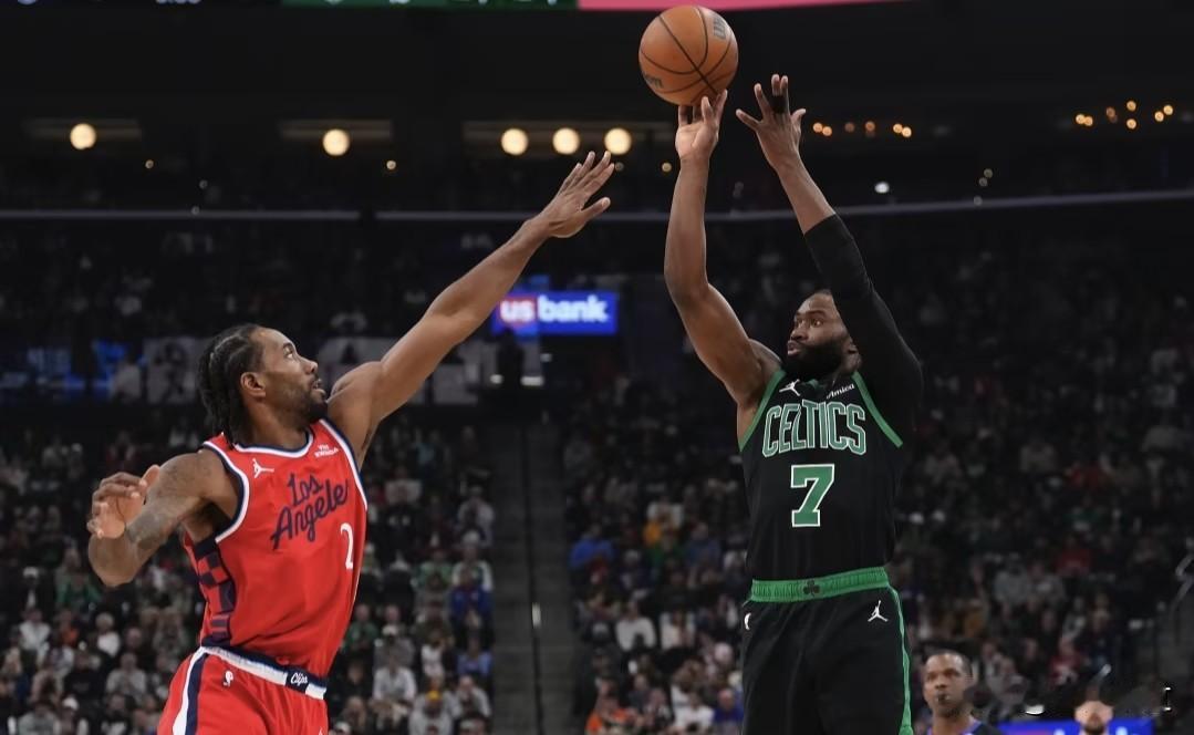 伦纳德预演走祖巴茨！祖巴茨和哈登的二人转，严重影响了伦纳德在快船的地位！心机卡阴