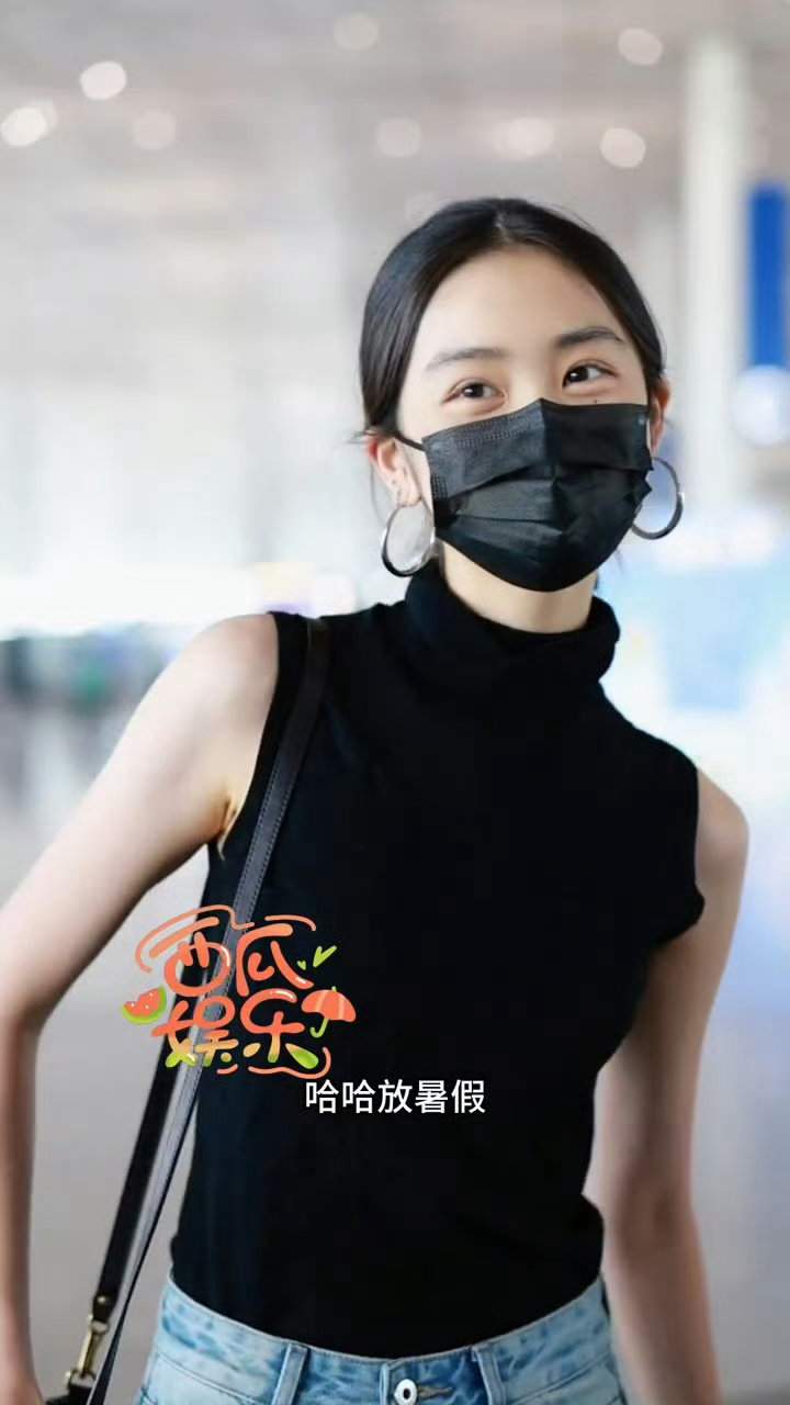 黄多多无袖上衣黄多多真的长大了，好漂亮 