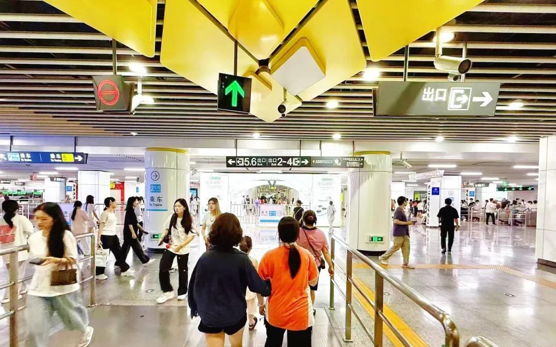 五一出行暖心护航！长沙地铁连续两天延长运营至24:00
 
五一假期临近，网红长