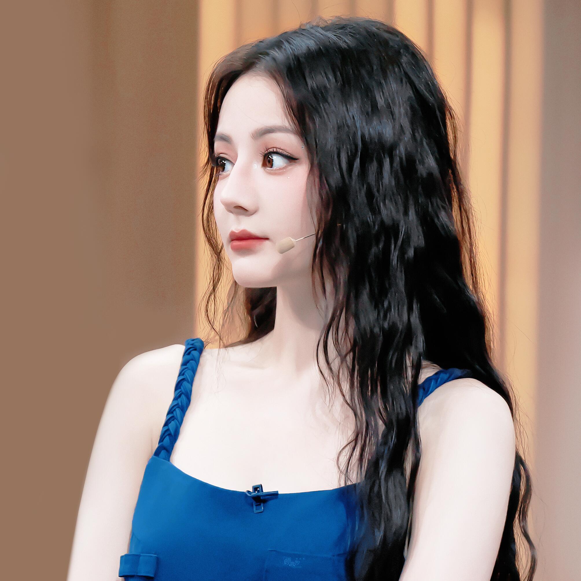 迪丽热巴女王变女孩太有生命力了迪丽热巴可爱头像 ​​​
