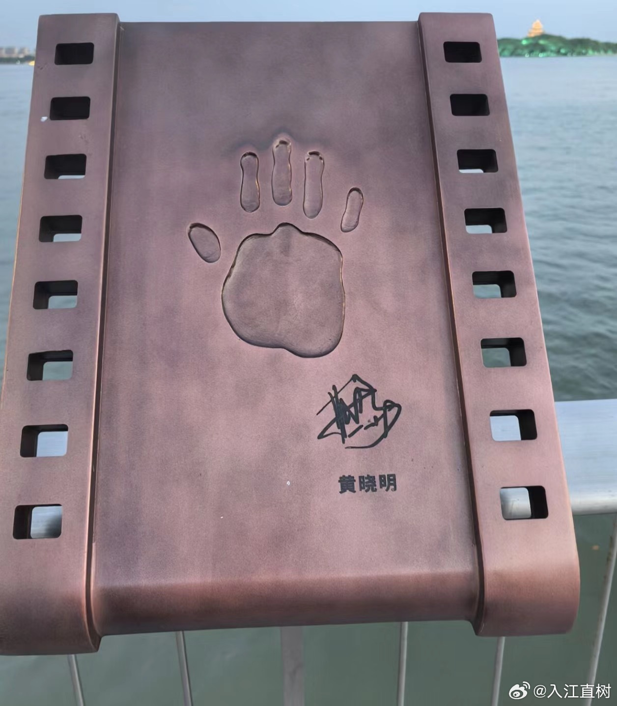对不起，黄晓明，不该笑你。。但段奕宏的手是真好看😂[允悲] ​​​