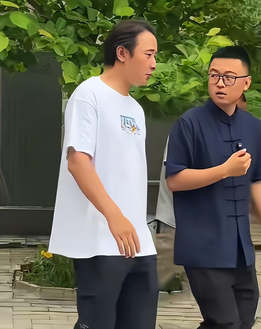罗晋现身大孤山！面容憔悴白发显 