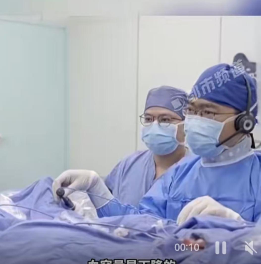 最近各大电商平台上出现了一组颇为反常的数据，速效救心丸的搜索量在短短一周内环比暴