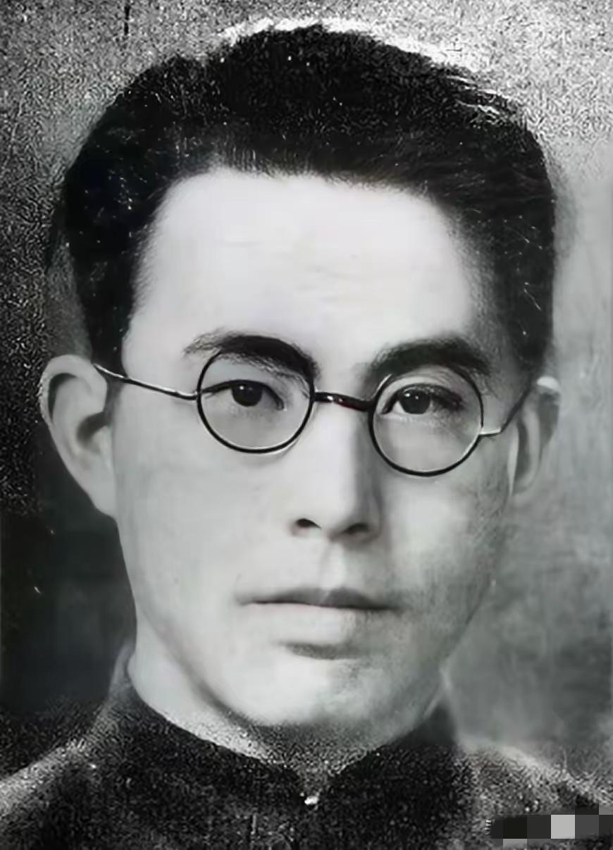 1942年8月12日清晨，在上海一家被日寇控制的医院病房里，郑文道突然挣脱看守，