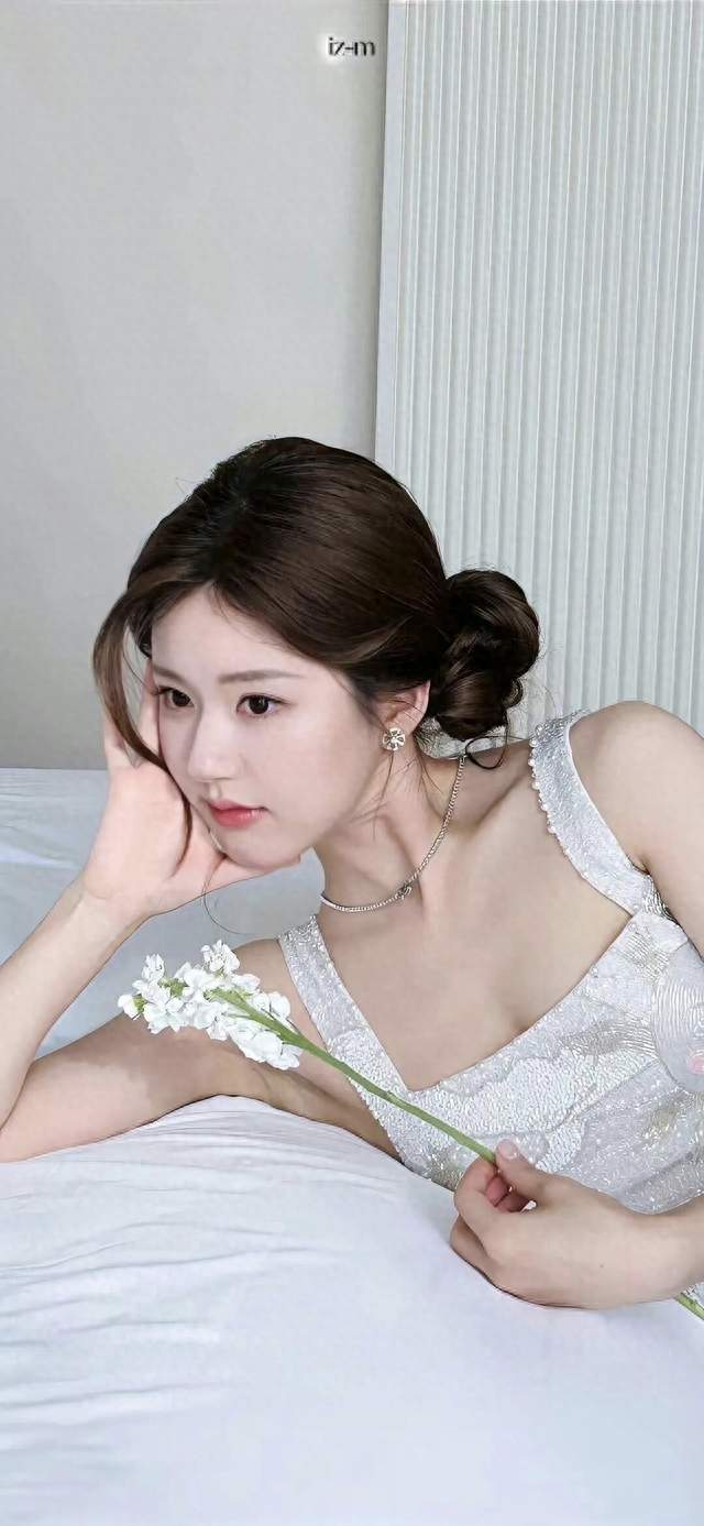 美女壁纸第9768期—赵露思