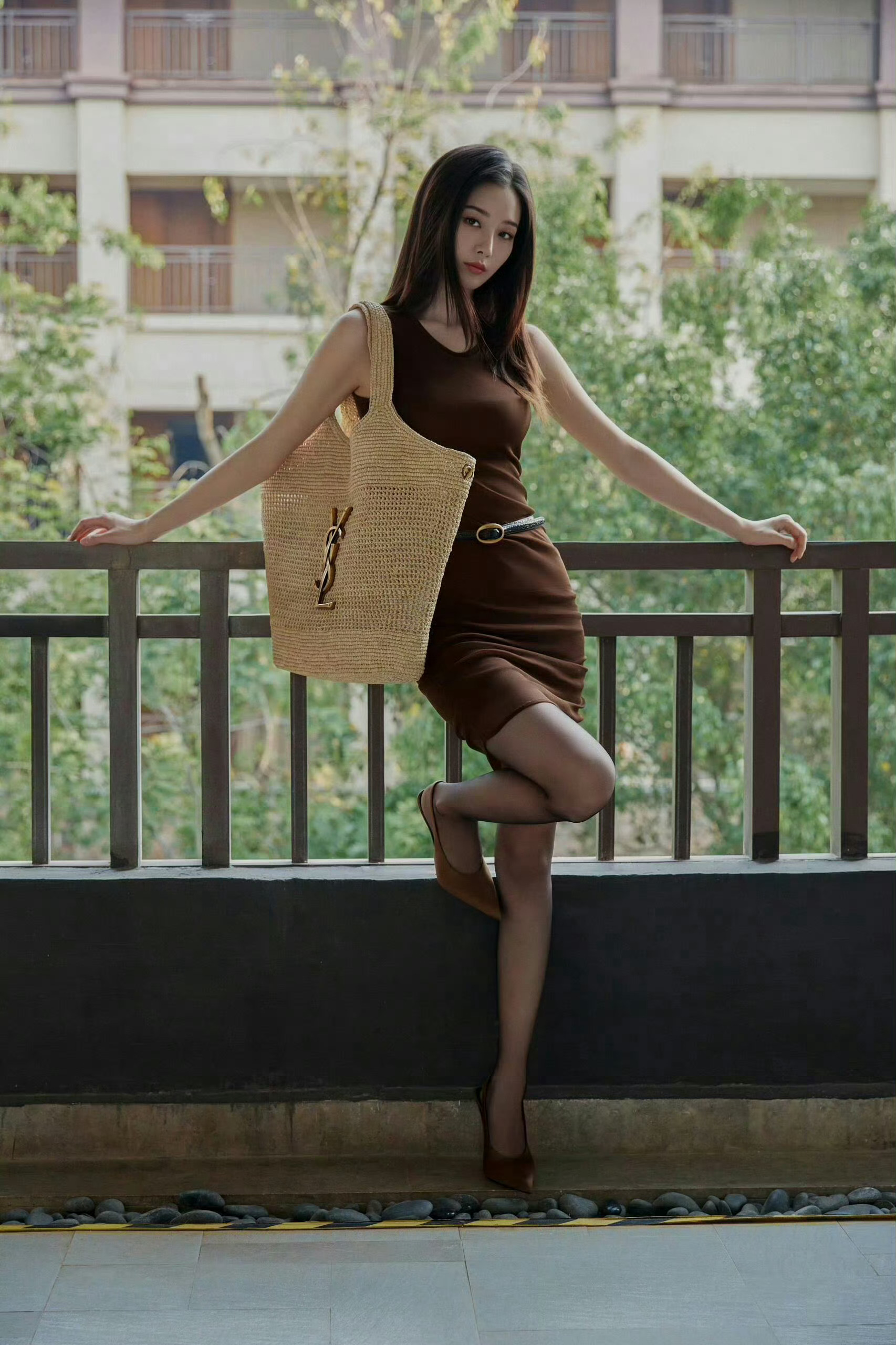 徐艺洋 孙怡 两位姐姐的黑丝大长腿徐艺洋竟然和孙怡合作过