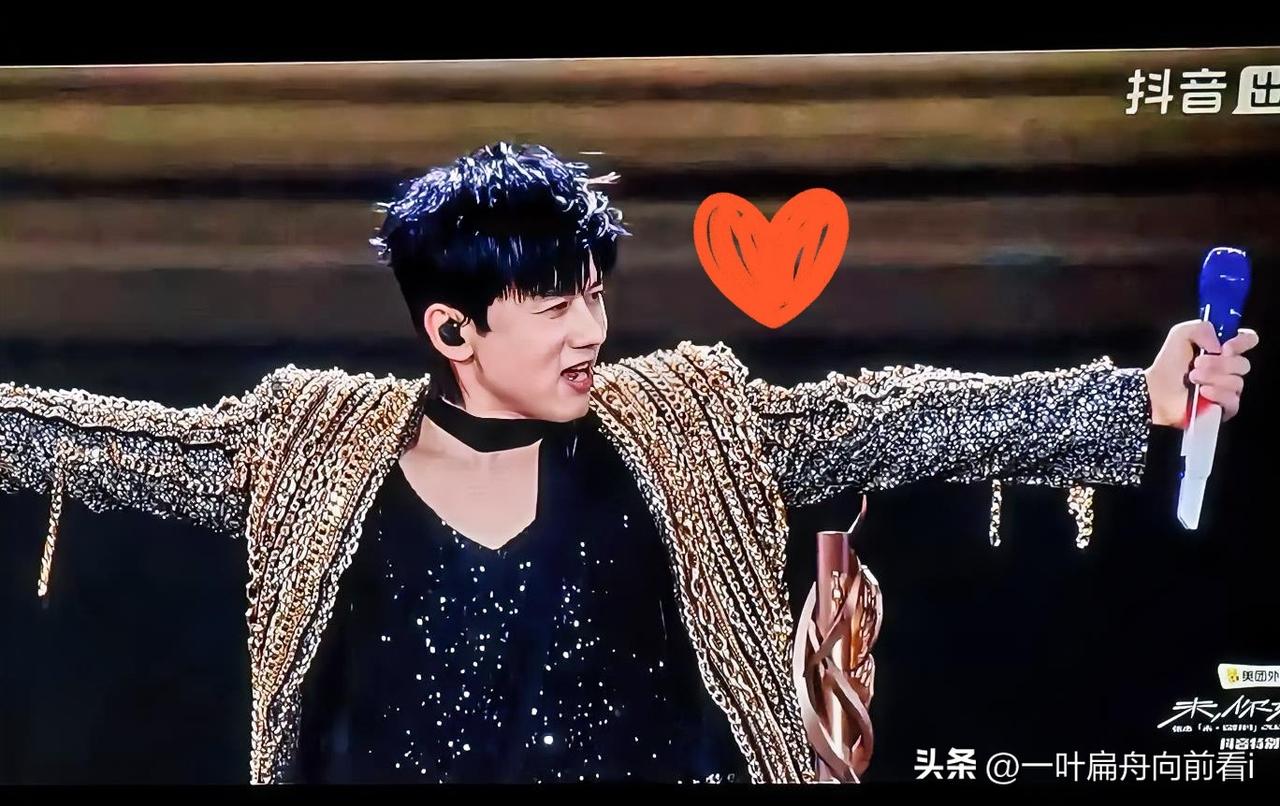 张杰唱歌唱的好不好，我不评价
顶着压力邀请谢娜同台，我也不评价

但有一点我敢肯