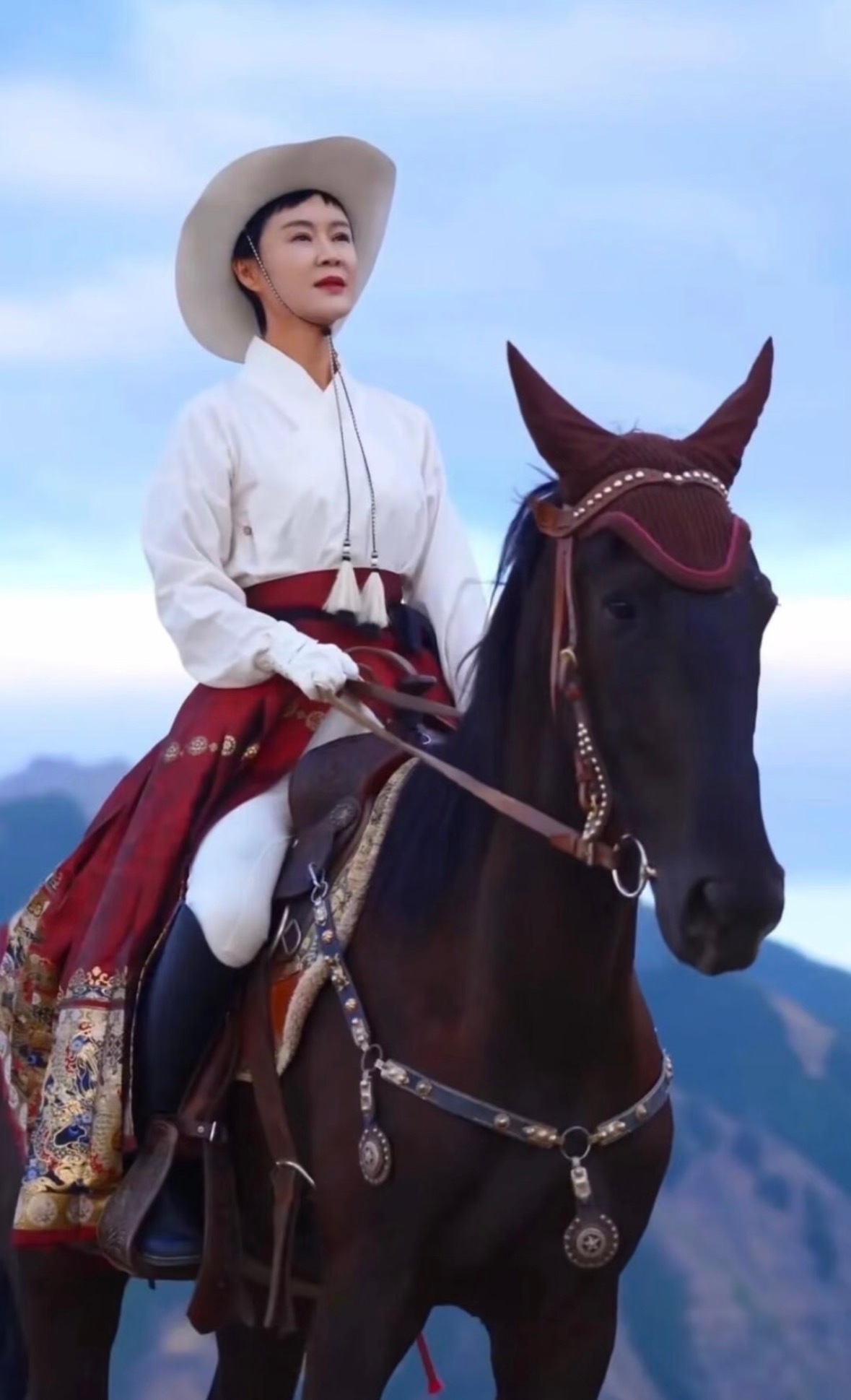 贺娇龙送医后2次开颅这么好的人，意难平！这世上太需要这样的人了，这样的人很少了，